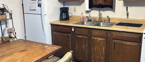 Geladeira, micro-ondas, fogão, cooktop