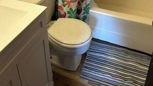 Toallas, jabón, papel de baño