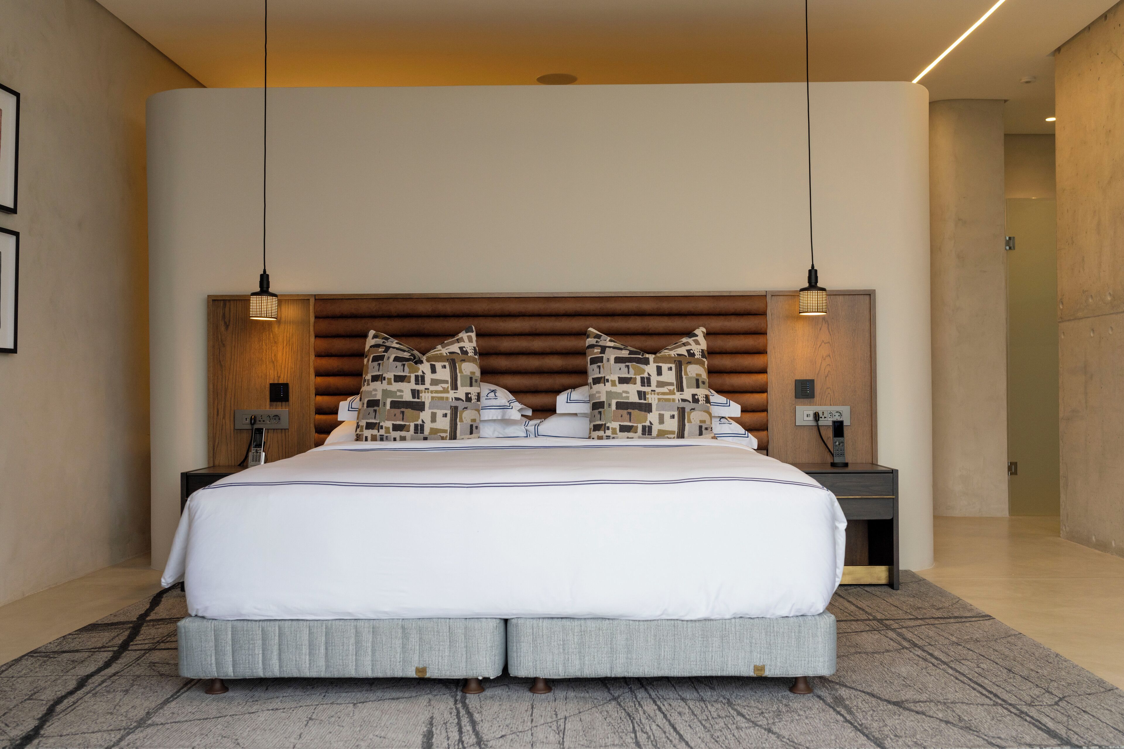 Executive Villa, Park View | In-room safe, desk, laptop workspace, blackout drapes