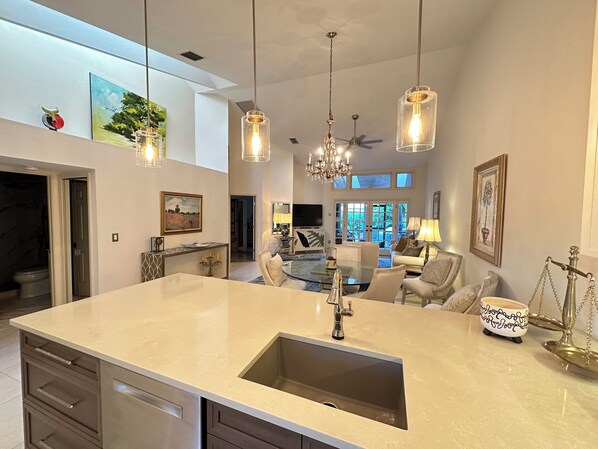 Interior - PET FRIENDLY 2/2 HOME IN PARK SHORE TOWNHOME WITH PRIVATE BEACH ACCESS (Naples)