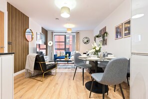 Dining - Camden Grove Suites  (Birmingham)
