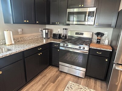 New, central spacious stadium townhome in West Seneca. Fully furnished, WiFi, AC