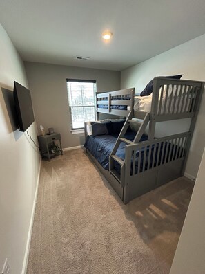 3 bedrooms, iron/ironing board, free WiFi, bed sheets