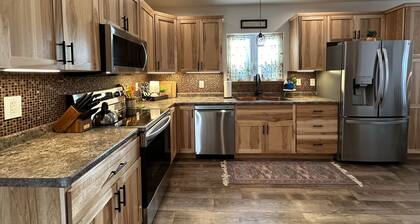 Charming 3-bedroom home in Ironwood with custom tiled showers. Dog-Friendly.