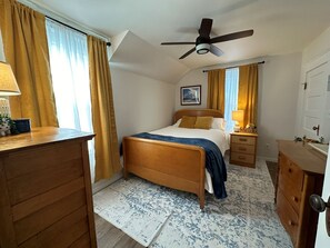 3 Schlafzimmer, Schreibtisch, Bügeleisen/Bügelbrett, WLAN