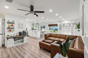 Interior - FIFA! BioHack! Cold Plunge, Sauna, Pool, Golf, Spa (Lake Worth Beach)