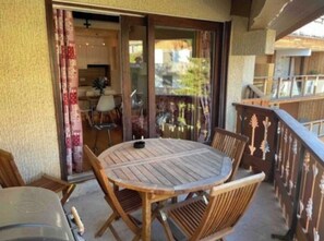Outdoor dining - 6-8 person apartment Résidence bel alpe (Huez)