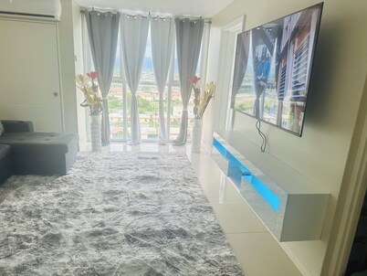 BabyTash City & Ocean View Charming 2-bedroom apartment with WiFi, AC Portmore