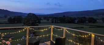 The Barn @ Tyn y Ffridd , great views,
 WiFi, log burner