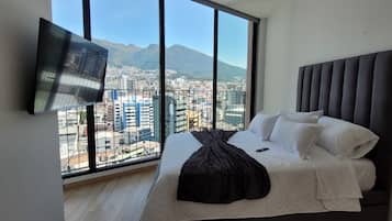 Suite Khas, balkon, pemandangan gunung | 1 kamar tidur, meja kerja, dan ruang kerja ramah laptop
