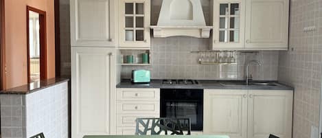 Microonde, forno, piano cottura