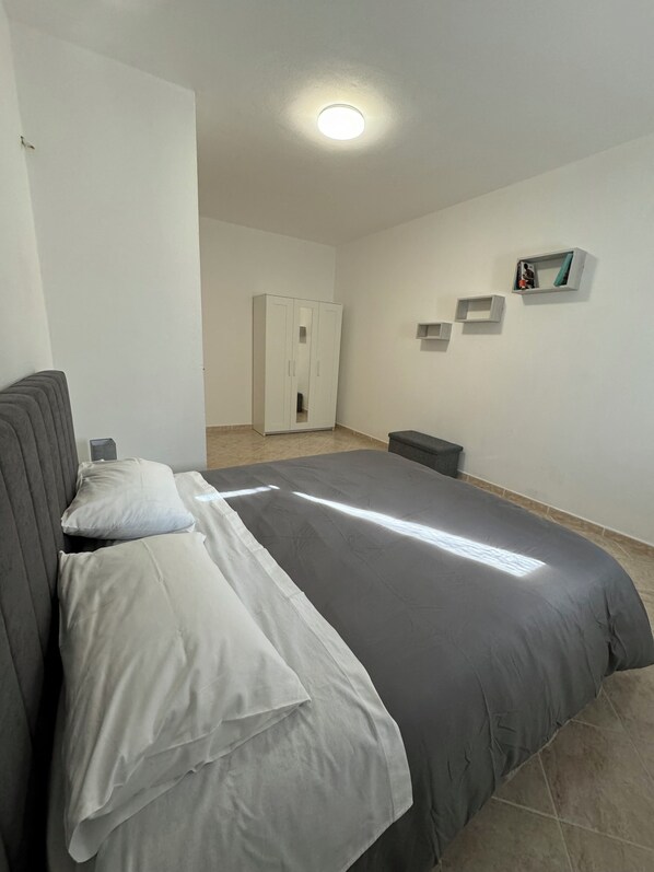 2 slaapkamers, een strijkplank/strijkijzer, wifi, beddengoed