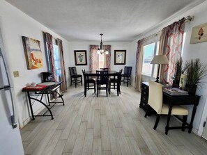 Dining - Sandpiper: Relaxing Beach House, Pet-Friendly, 1 min walk to the beach! (Puerto Peñasco)