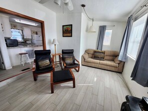 Living area - Sandpiper: Relaxing Beach House, Pet-Friendly, 1 min walk to the beach! (Puerto Peñasco)