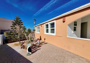 Exterior detail - Sandpiper: Relaxing Beach House, Pet-Friendly, 1 min walk to the beach! (Puerto Peñasco)