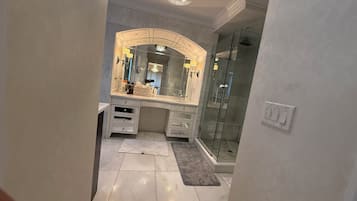 Shower, jetted tub, hair dryer, towels