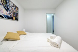 2 chambres, fer et planche à repasser, accès à Internet