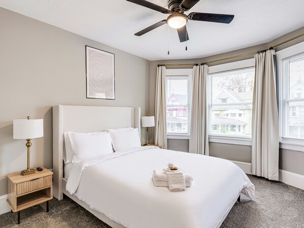 4 bedrooms, iron/ironing board, WiFi, bed sheets