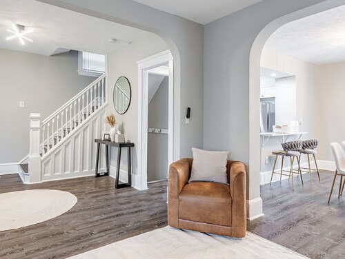 Upscale Home | Downtown Cle, R&R HoF, Beach, Arena