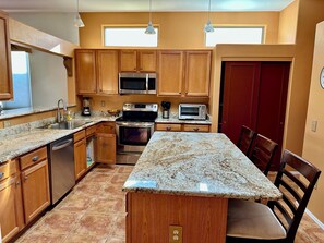 Fridge, microwave, oven, stovetop - Beautiful Mountain Views with New Furniture in The Springs (Green Valley)
