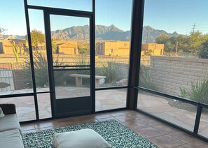 Interior - Beautiful Mountain Views with New Furniture in The Springs (Green Valley)