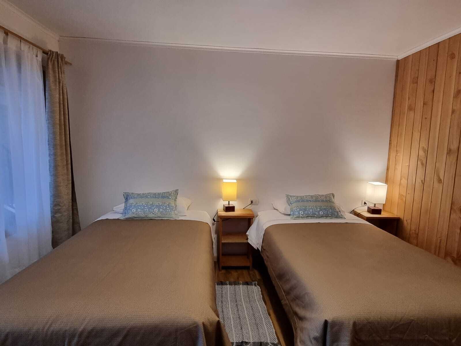 Zweibettzimmer, Gartenblick | Minibar, laptopgeeigneter Arbeitsplatz, Verdunkelungsvorhänge