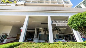 A modern building with a sign reading "In on the Park" and a parking garage entrance. - Trendy Studio in the Heart of Honolulu - 21F  (Honolulu)