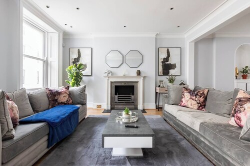 Lux 5 Bed Townhouse by Buckingham Palace - Sleeps 12
