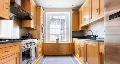 Lux 5 Bed Townhouse by Buckingham Palace - Sleeps 12