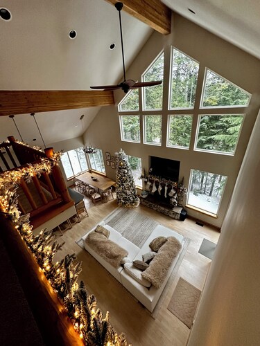 Spacious Mountain House at Summit at Snoqualmie located at end of cul-de-sac
