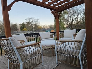 Terrace/patio - Mountain-View Retreat @ Heart of Hudson with Decks, Designer Decor & Game  (Hudson)