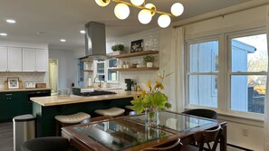 Fridge, microwave, oven, stovetop - Mountain-View Retreat @ Heart of Hudson with Decks, Designer Decor & Game  (Hudson)