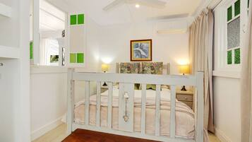 1 soverom, strykejern/-brett og sengetøy