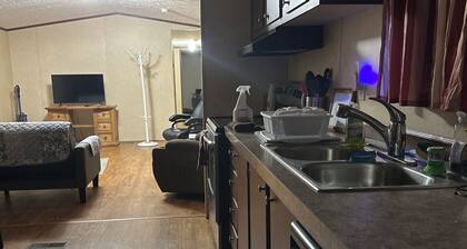 Cozy country cottage 3-bedroom mobile home with WiFi, AC in delightful Henry.