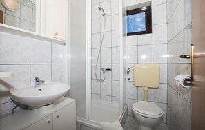 Shower, hair dryer - Nice apartment in Kampor with sauna (Kampor)