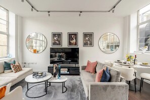 Smart TV - Stylish 3-Bed Apartment in Heart of London (London)