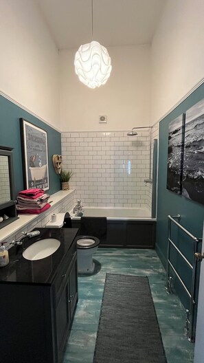 Hair dryer, towels, soap, toilet paper - Tranquil Church, converted into 4 bedroom home, in the heart of Fife, Scotland (Milton of Balgonie)