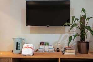 Individually decorated, individually furnished, soundproofing, free WiFi - Amango home (Ho Chi Minh City)