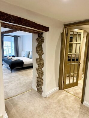 5 間睡房、書桌、熨斗/熨衫板、Wi-Fi