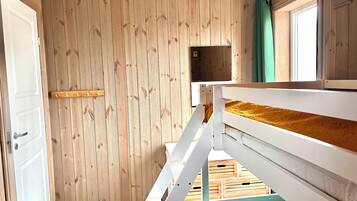 3 bedrooms, iron/ironing board, free WiFi