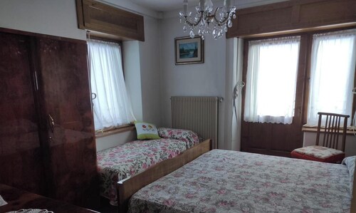 Chambre 'Pini' avec vue sur la montagne et balcon