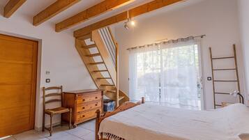 4 bedrooms, free WiFi, bed sheets, wheelchair access