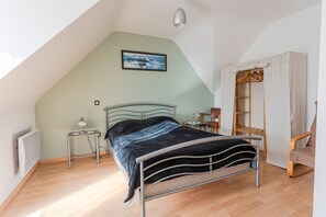 4 bedrooms, free WiFi, bed sheets, wheelchair access - Holiday Home 'A La Ferme Du Cosquer' with Private Terrace, Private Garden and Wi-Fi (Baden)