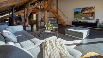 TV, lareira, videogames