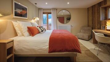 7 chambres, fer et planche à repasser, Wi-Fi, draps fournis