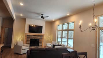 TV connectée, cheminée