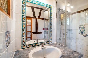 Doccia, asciugacapelli, asciugamani