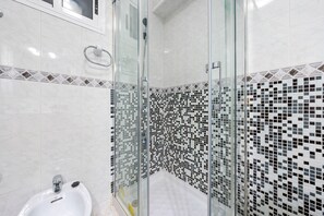 Douche, serviettes fournies