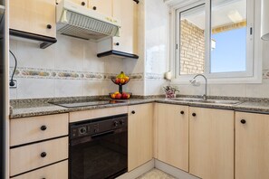 Réfrigérateur, micro-ondes, cafetière/bouilloire