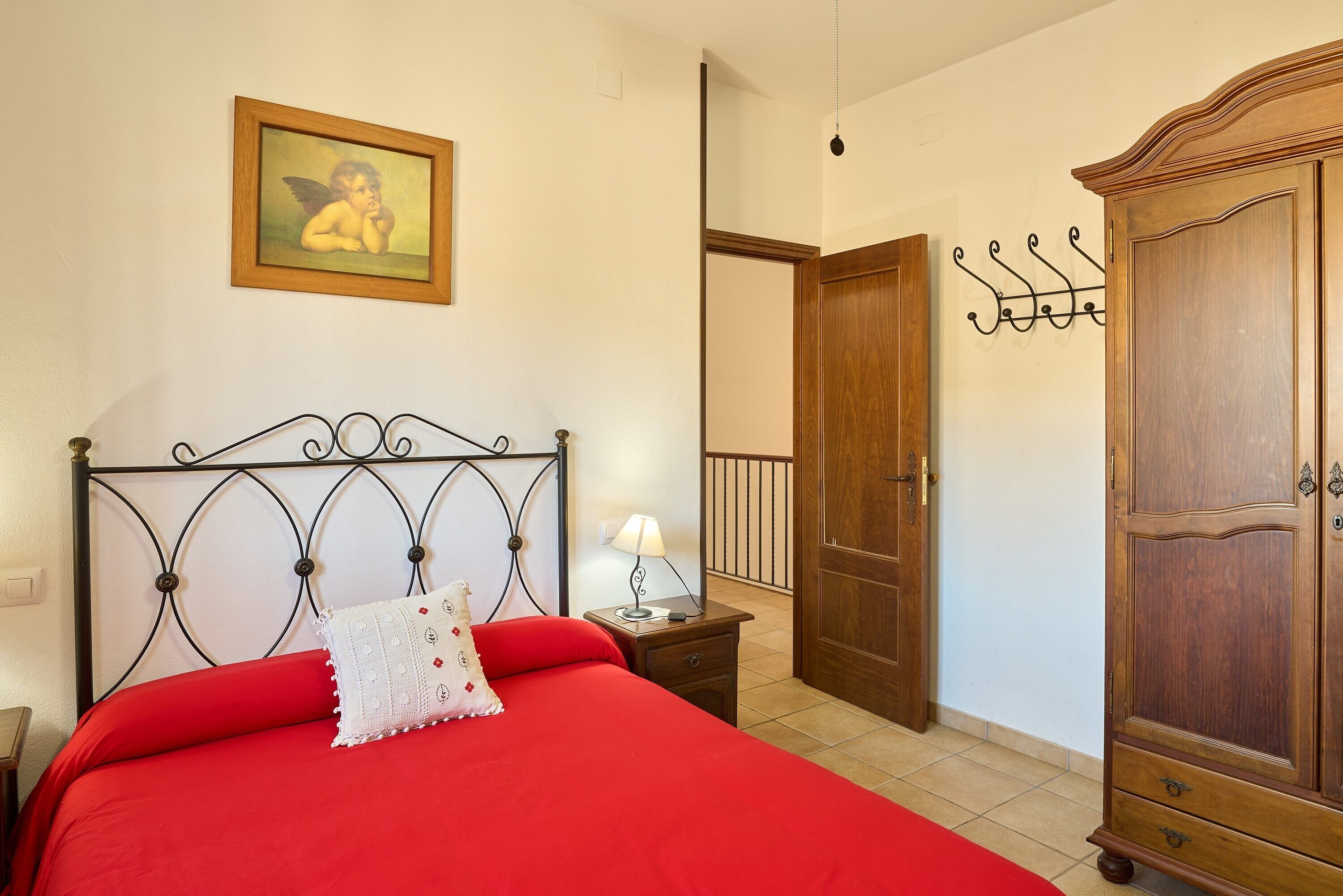 5 bedrooms, free WiFi, bed sheets